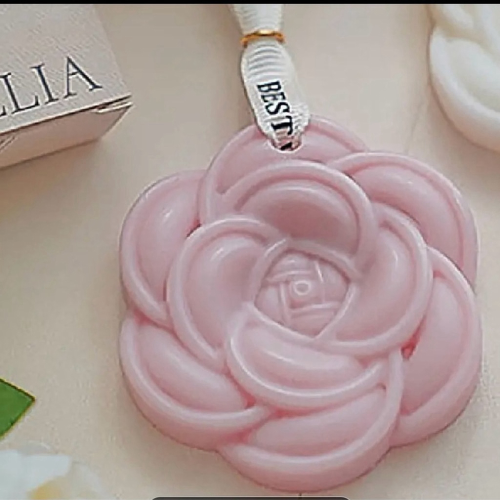Rose Scented Flower Pendant – Car & Home Fragrance Accessory - Picture 2 of 4